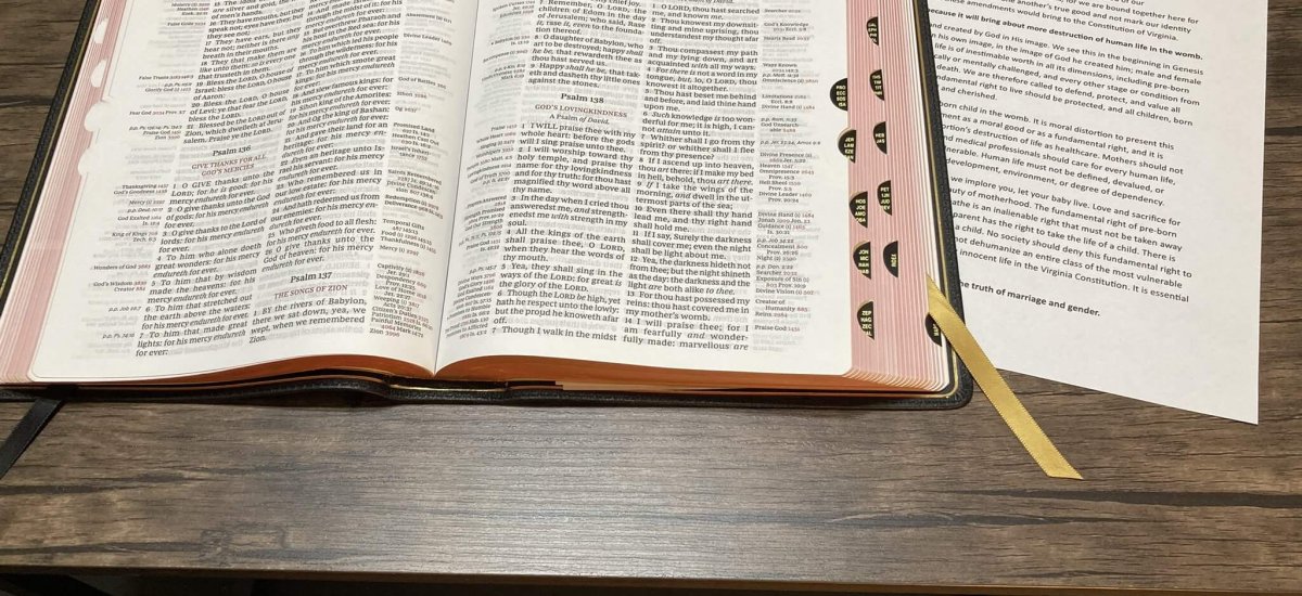 Open Bible to Psalm 139 beside a printed Virginia pastors’ letter on Amendments 1 and 2.